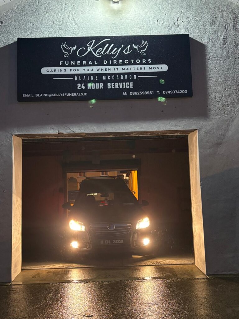 Funeral_home_and_hearse